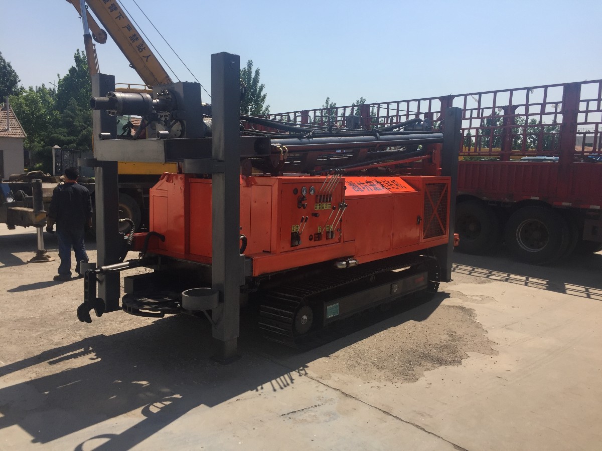 Z-WC500全液壓履帶氣動(dòng)鉆機(jī) (22).JPG