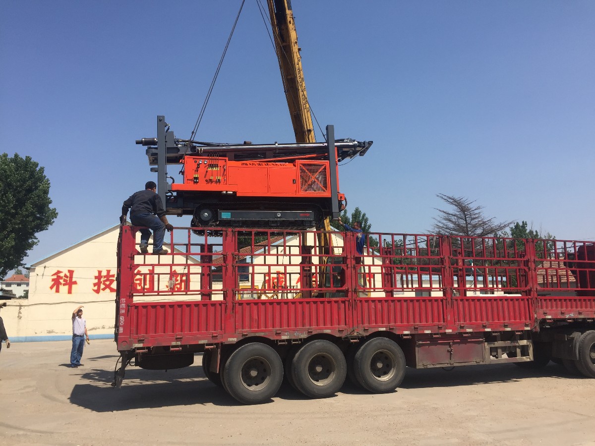 Z-WC500全液壓履帶氣動(dòng)鉆機(jī) (8).JPG