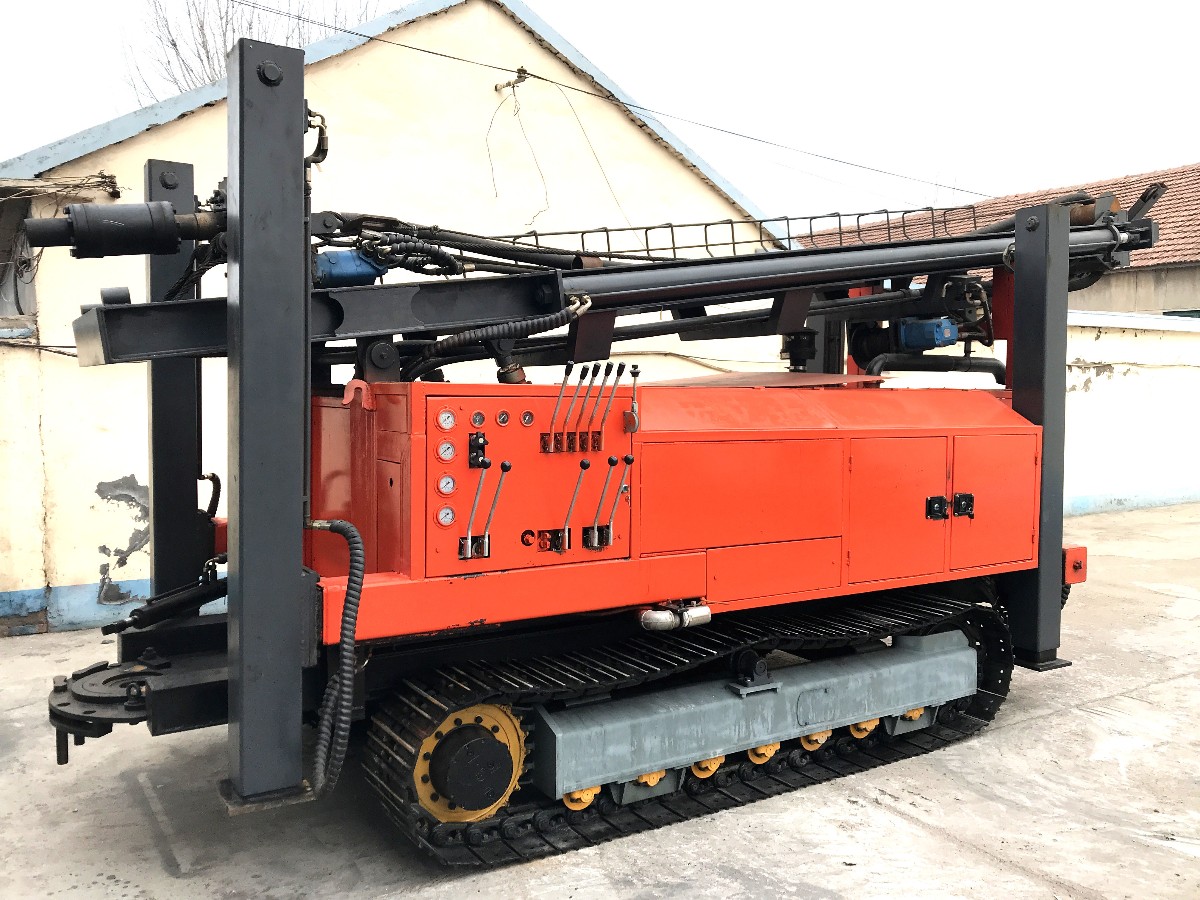 Z-WC500全液壓履帶氣動(dòng)鉆機(jī) (13).JPG