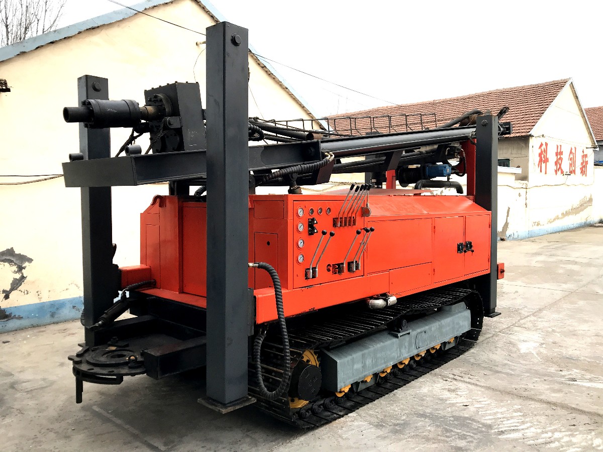 Z-WC500全液壓履帶氣動(dòng)鉆機(jī) (14).JPG