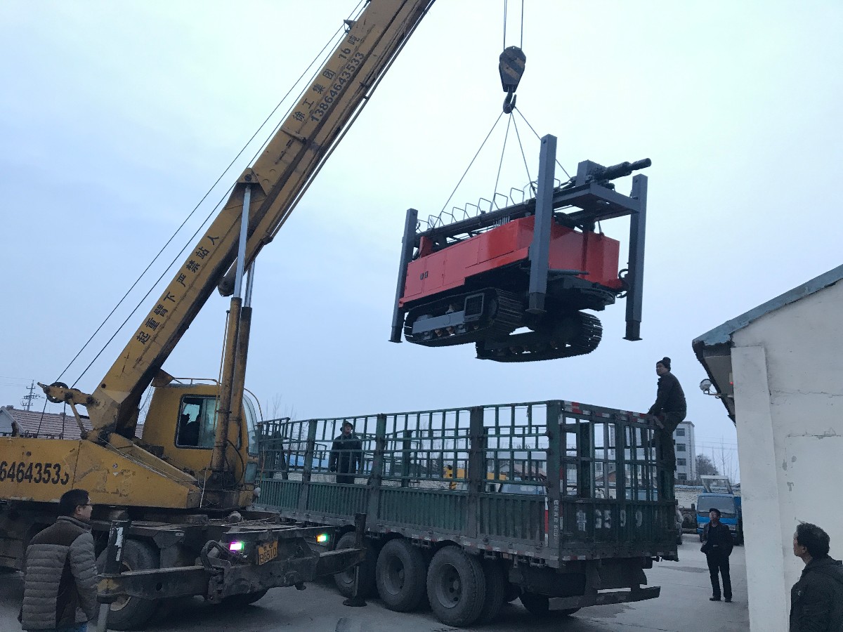 Z-WC400B全液壓履帶氣動(dòng)鉆機(jī) (66).JPG