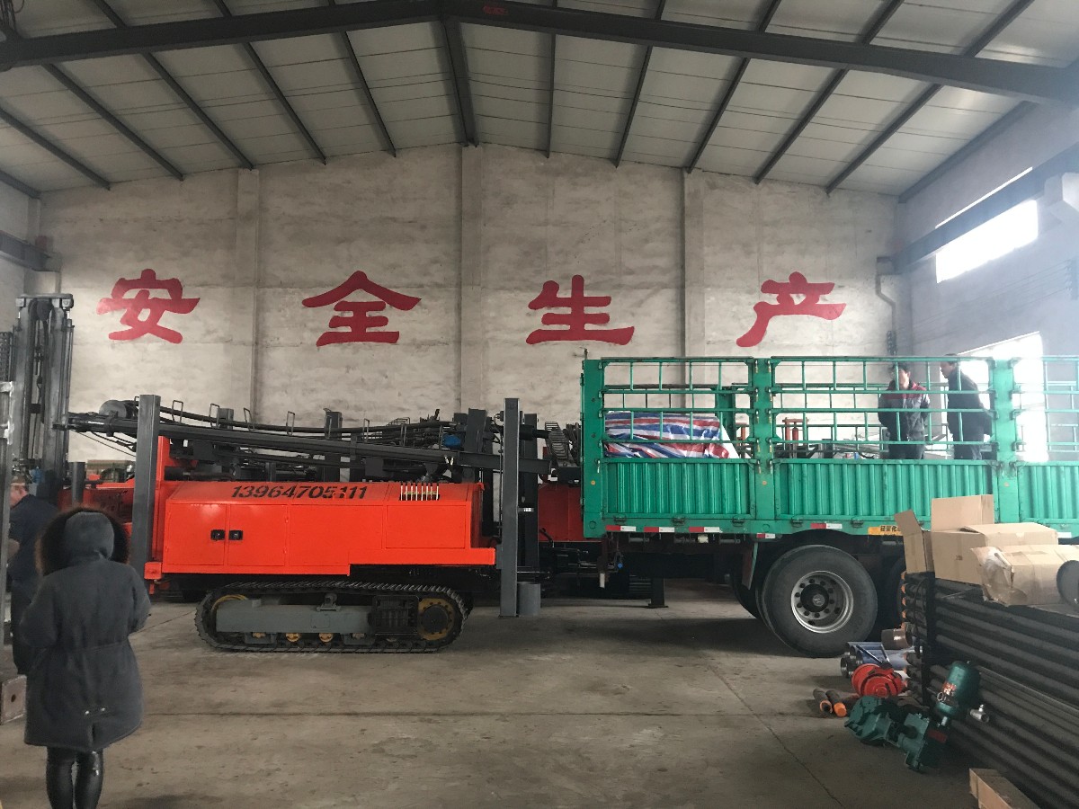 Z-WC400B全液壓履帶氣動(dòng)鉆機(jī) (11).JPG